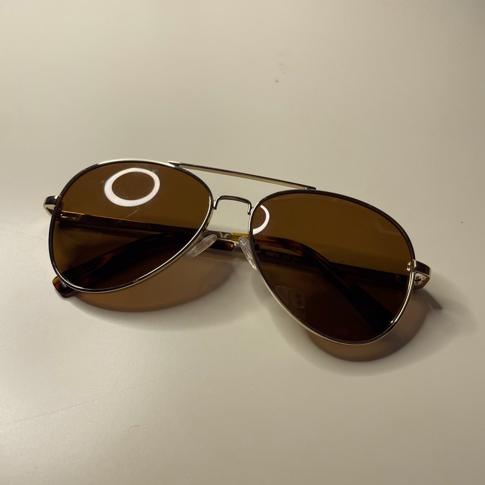 ⭐️3 for 25 BUNDLE⭐️ EXPRESS Sun Shades: Brown